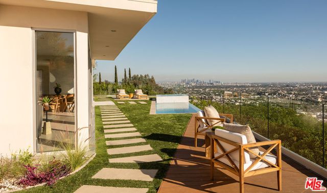 8515 Hedges Way, Los Angeles, CA 90069