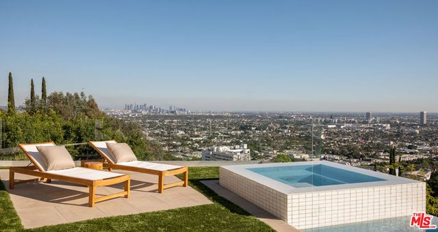 8515 Hedges Way, Los Angeles, CA 90069