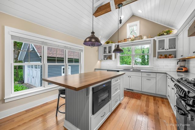 32W235 Army Trail Road, Wayne, IL 60184