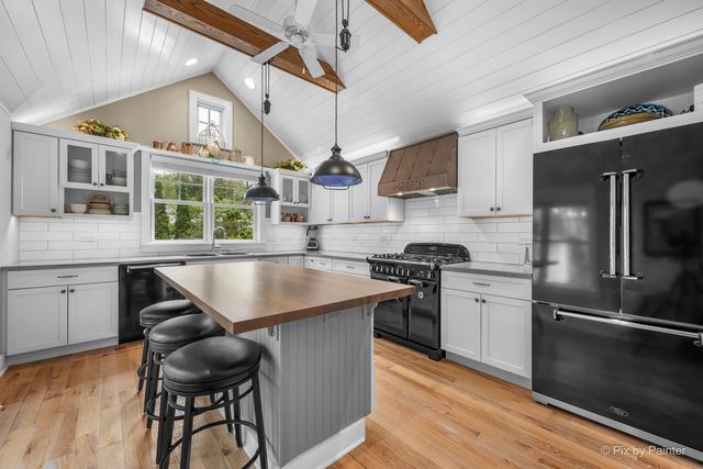 32W235 Army Trail Road, Wayne, IL 60184