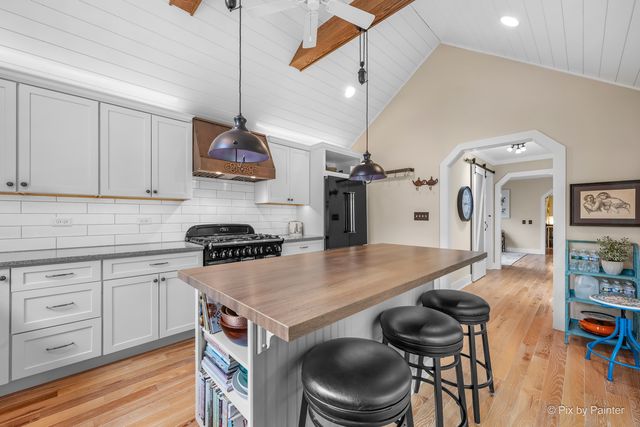 32W235 Army Trail Road, Wayne, IL 60184