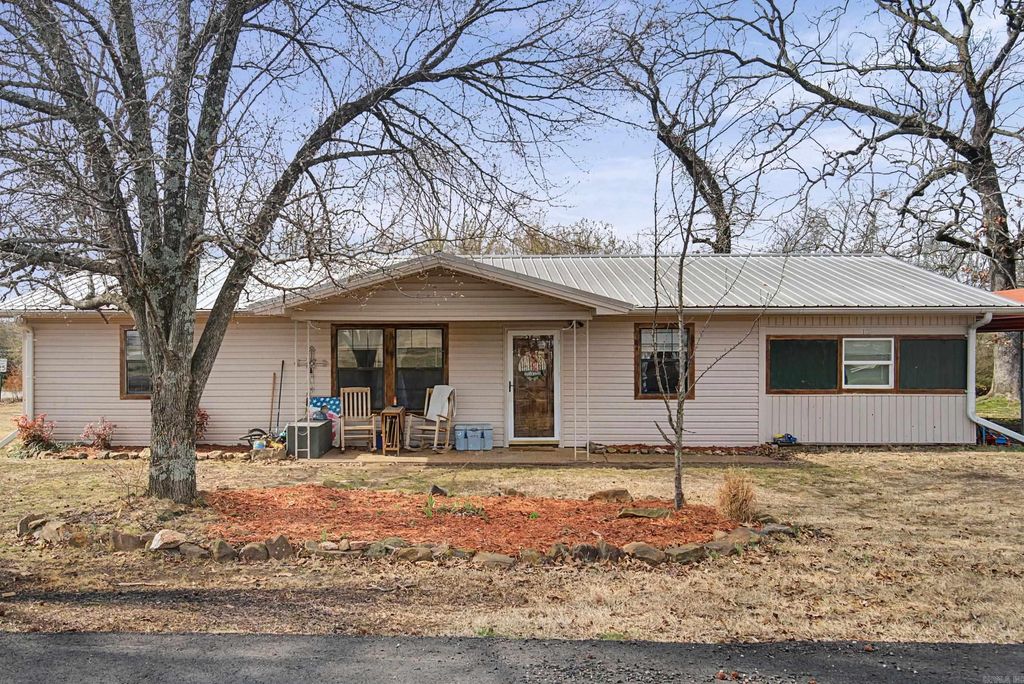 107 S West St., Letona, AR 72085