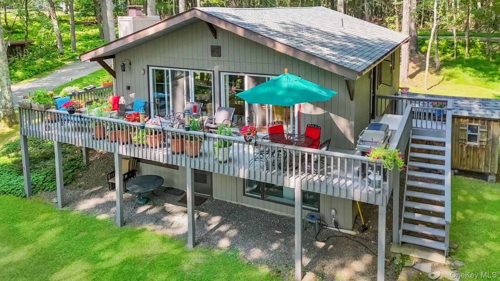 10 Fairway Drive, Highland Lake, NY 12743