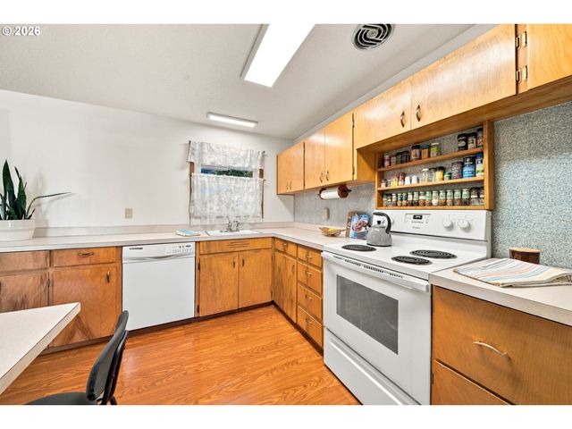 13236 Ne SHAVER St, Portland, OR 97230