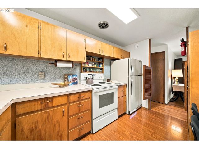 13236 Ne SHAVER St, Portland, OR 97230