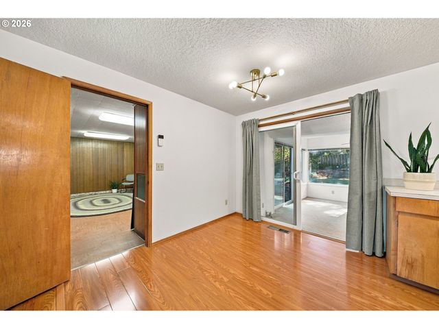 13236 Ne SHAVER St, Portland, OR 97230