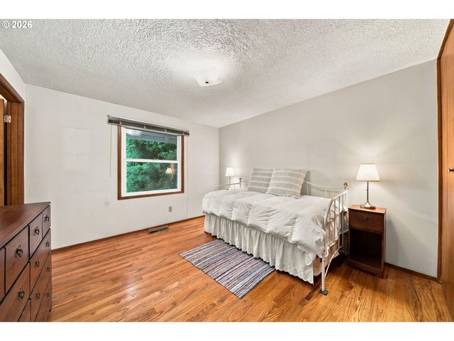 13236 Ne SHAVER St, Portland, OR 97230