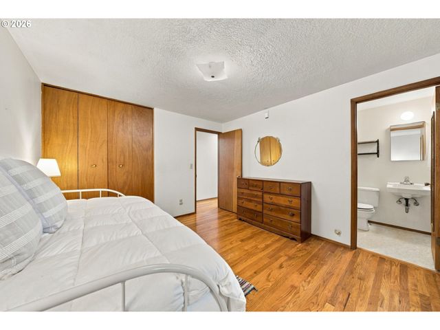 13236 Ne SHAVER St, Portland, OR 97230