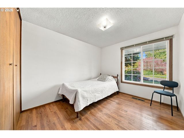 13236 Ne SHAVER St, Portland, OR 97230