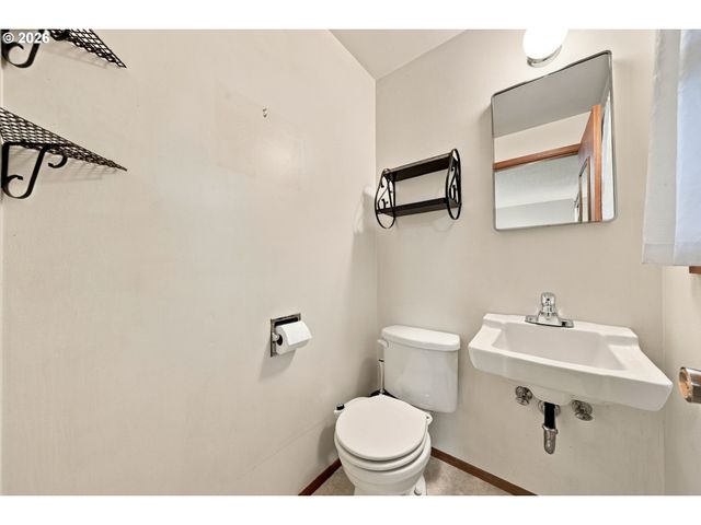 13236 Ne SHAVER St, Portland, OR 97230