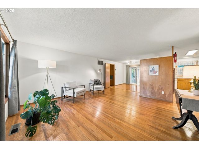 13236 Ne SHAVER St, Portland, OR 97230