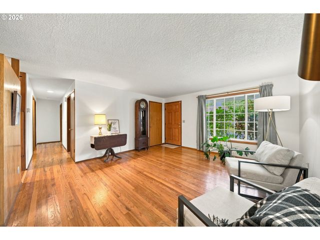 13236 Ne SHAVER St, Portland, OR 97230
