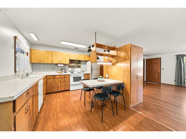 13236 Ne SHAVER St, Portland, OR 97230