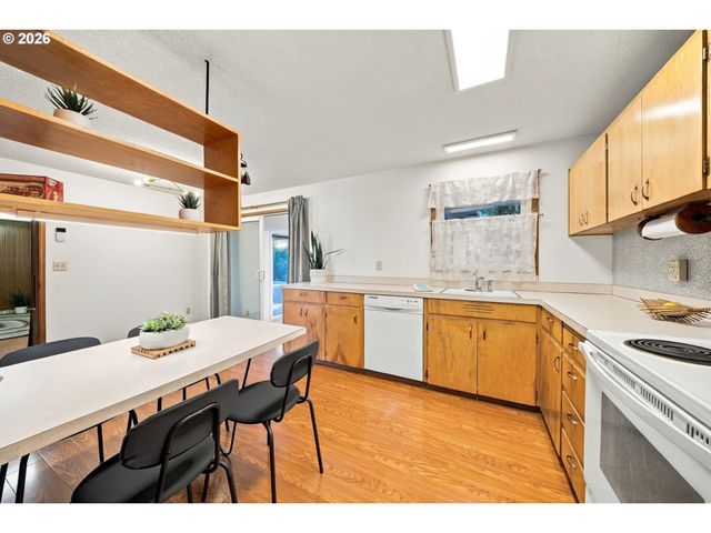 13236 Ne SHAVER St, Portland, OR 97230