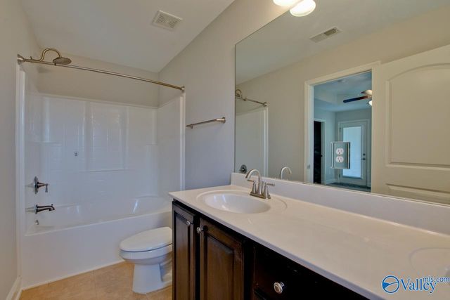 5039 Montauk Trail SE, Owens Cross Roads, AL 35763