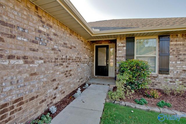 5039 Montauk Trail SE, Owens Cross Roads, AL 35763