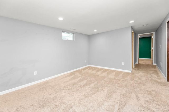 105 8th Avenue E, West Fargo, ND 58078