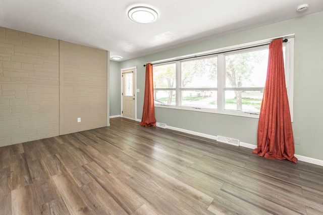 105 8th Avenue E, West Fargo, ND 58078