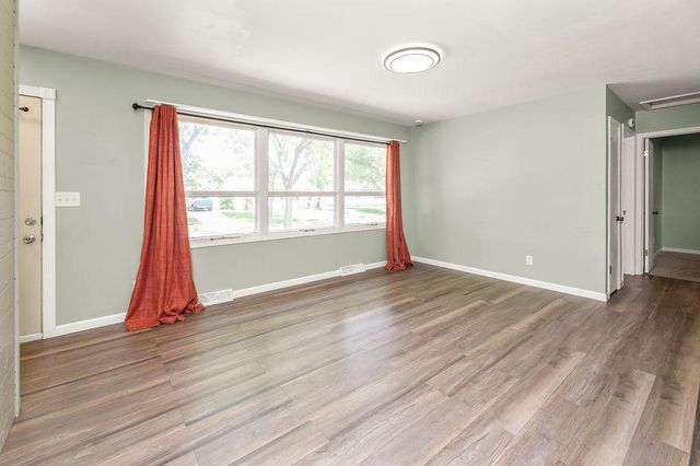 105 8th Avenue E, West Fargo, ND 58078