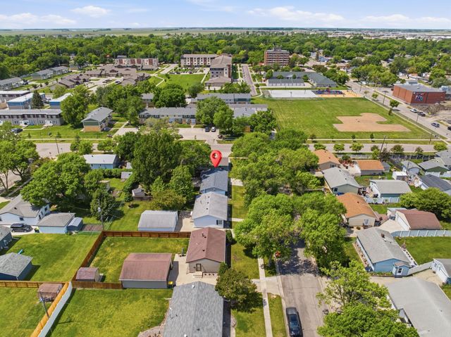 105 8th Avenue E, West Fargo, ND 58078