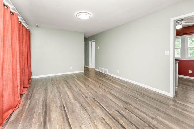 105 8th Avenue E, West Fargo, ND 58078
