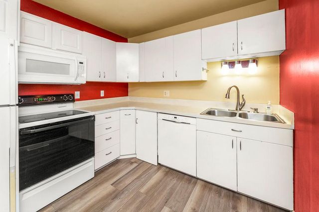 105 8th Avenue E, West Fargo, ND 58078