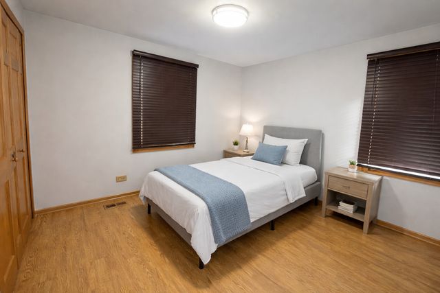 862 Omaha Court, Carol Stream, IL 60188