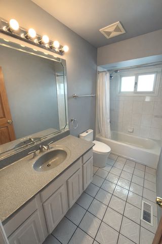 862 Omaha Court, Carol Stream, IL 60188