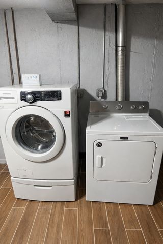 862 Omaha Court, Carol Stream, IL 60188