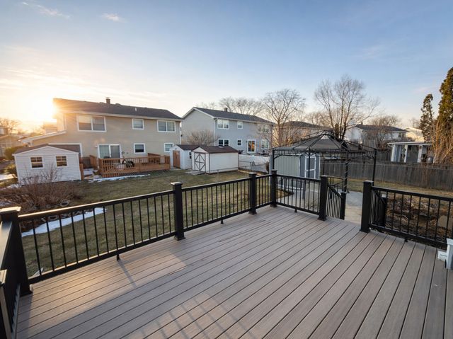 862 Omaha Court, Carol Stream, IL 60188