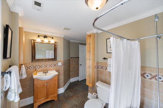 1001 26th Avenue NE, Minneapolis, MN 55418