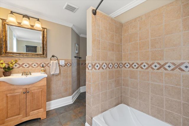 1001 26th Avenue NE, Minneapolis, MN 55418