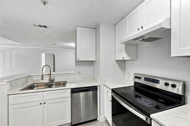 18001 RICHMOND PLACE DRIVE 136, Tampa, FL 33647