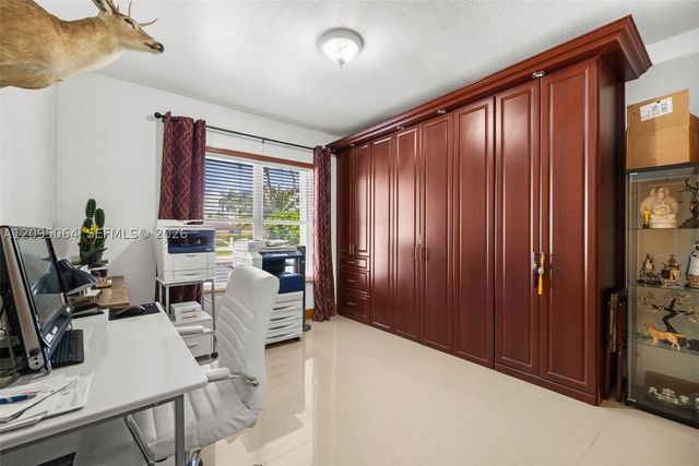 11000 SW 32nd St, Miami, FL 33165