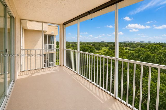 250 Jacaranda Dr 805, Plantation, FL 33324