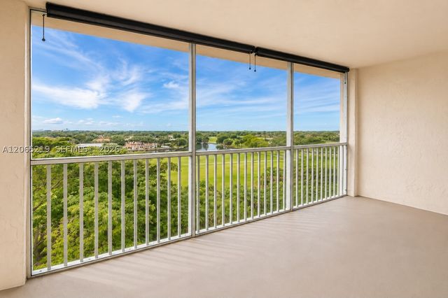 250 Jacaranda Dr 805, Plantation, FL 33324