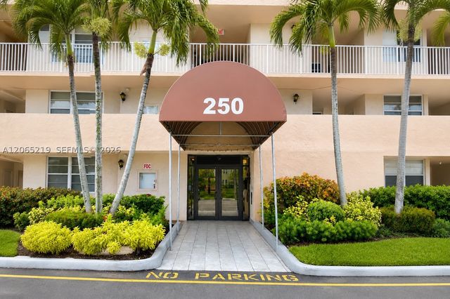 250 Jacaranda Dr 805, Plantation, FL 33324