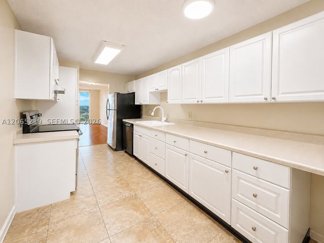 250 Jacaranda Dr 805, Plantation, FL 33324