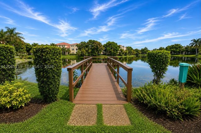 250 Jacaranda Dr 805, Plantation, FL 33324