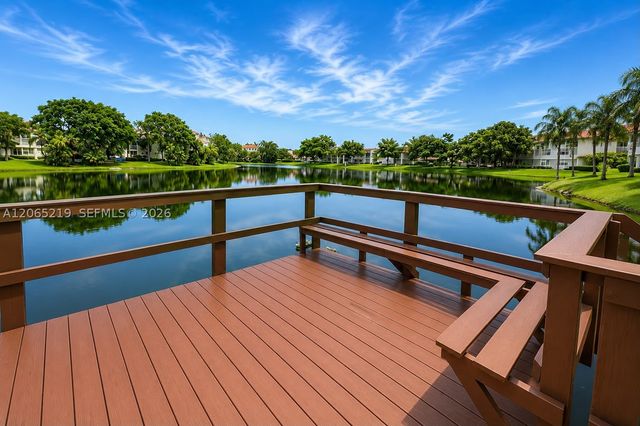 250 Jacaranda Dr 805, Plantation, FL 33324