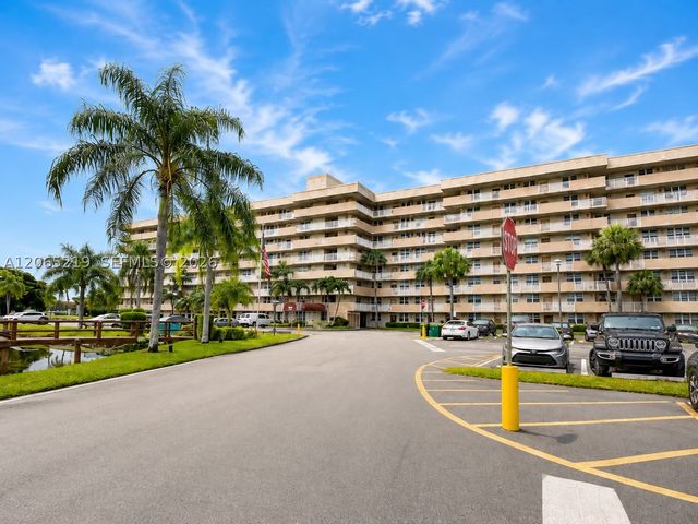 250 Jacaranda Dr 805, Plantation, FL 33324