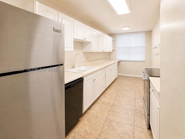 250 Jacaranda Dr 805, Plantation, FL 33324