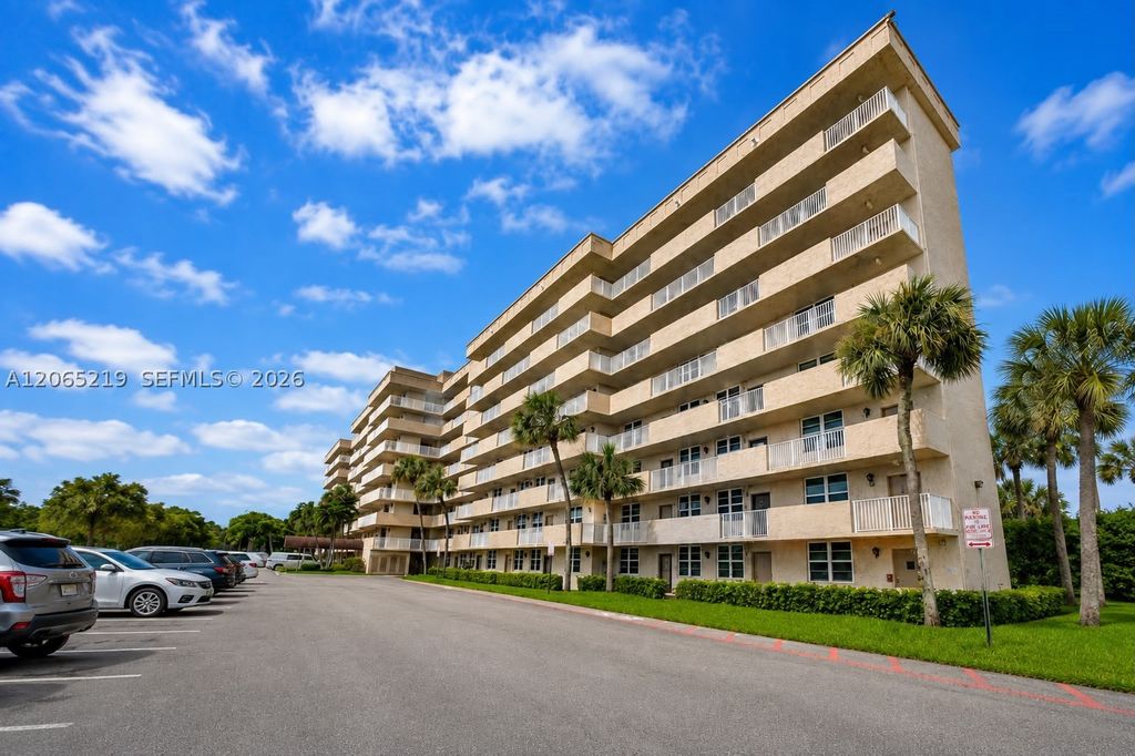 250 Jacaranda Dr 805, Plantation, FL 33324