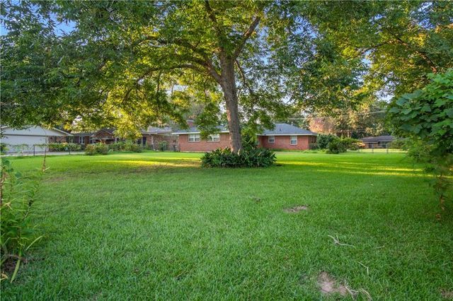 1802 SHIRLEY PARK Place, Alexandria, LA 71301