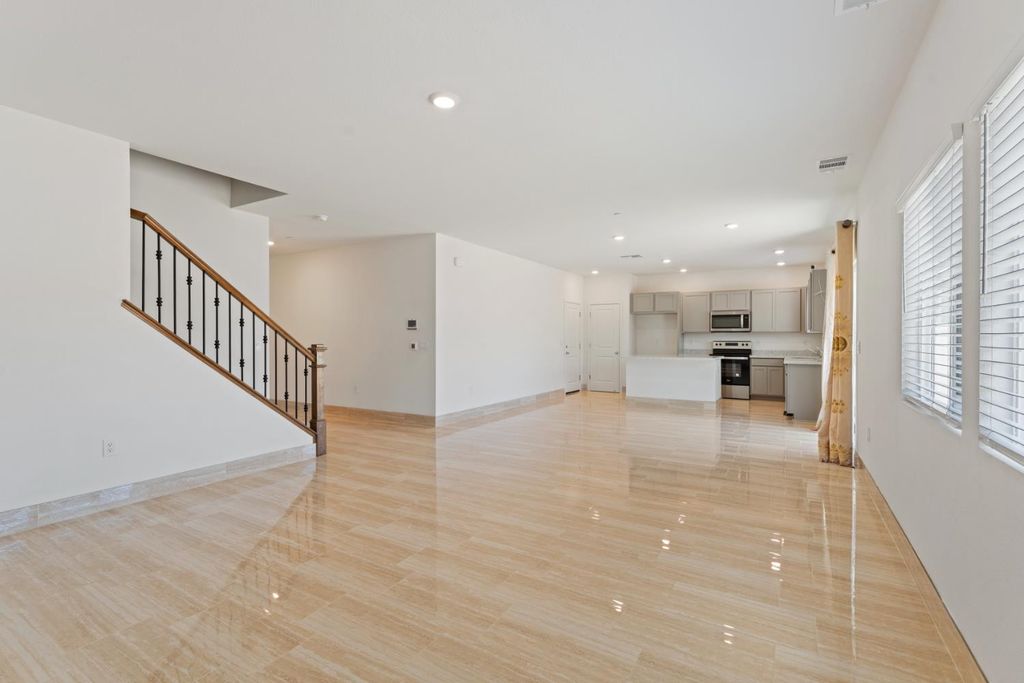 8833 Stratham Way, Elk Grove, CA 95758