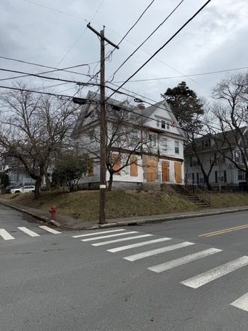 337 Beacon St, Lowell, MA 01850