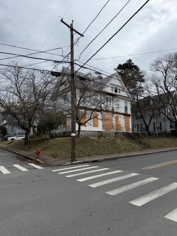 337 Beacon St, Lowell, MA 01850