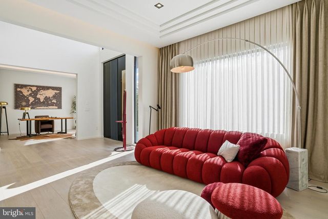 9408 OLD COURTHOUSE RD, Vienna, VA 22182