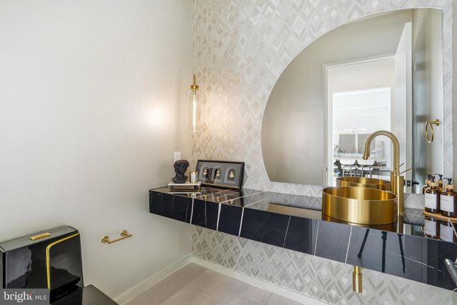 9408 OLD COURTHOUSE RD, Vienna, VA 22182