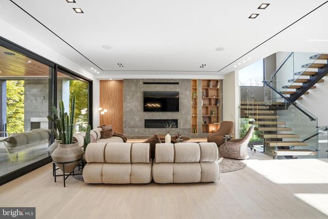 9408 OLD COURTHOUSE RD, Vienna, VA 22182